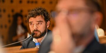 Un concejal de Córdoba reveló que consumió drogas e intentó quitarse la vida.