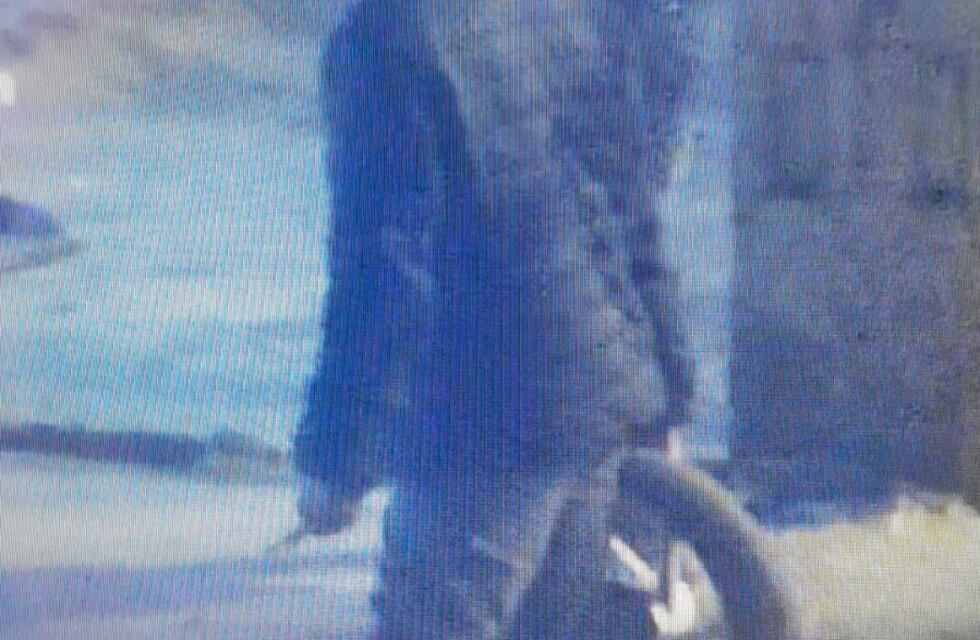 Llevaba una rueda de moto en el Zazpe y se peleó con la policía cuando quiso fugar