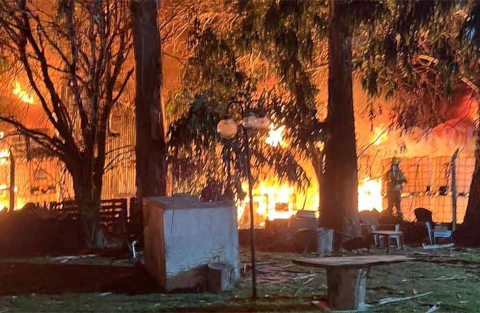 Incendio en una fábrica de colchones en Paraná