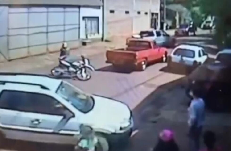 Eldorado: hacía “willy” con su motocicleta e impactó contra una camioneta