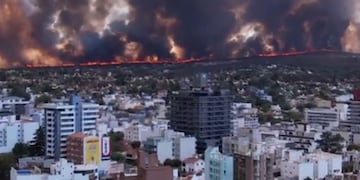 Desde el aire. Así se ve el incendio en Carlos Paz. Desde el aire. Así se ve el incendio en Carlos Paz.
