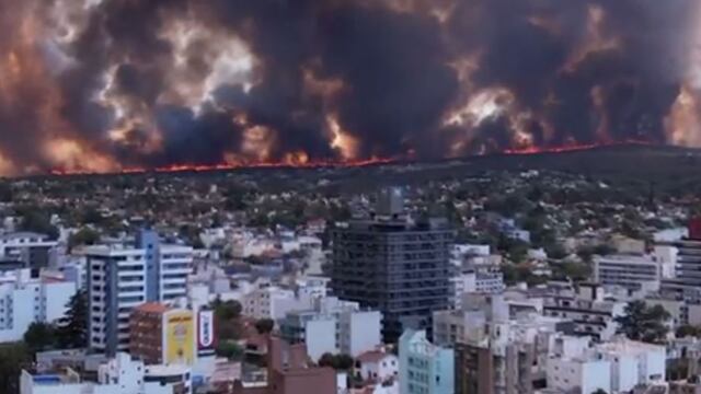 Desde el aire. Así se ve el incendio en Carlos Paz. Desde el aire. Así se ve el incendio en Carlos Paz.