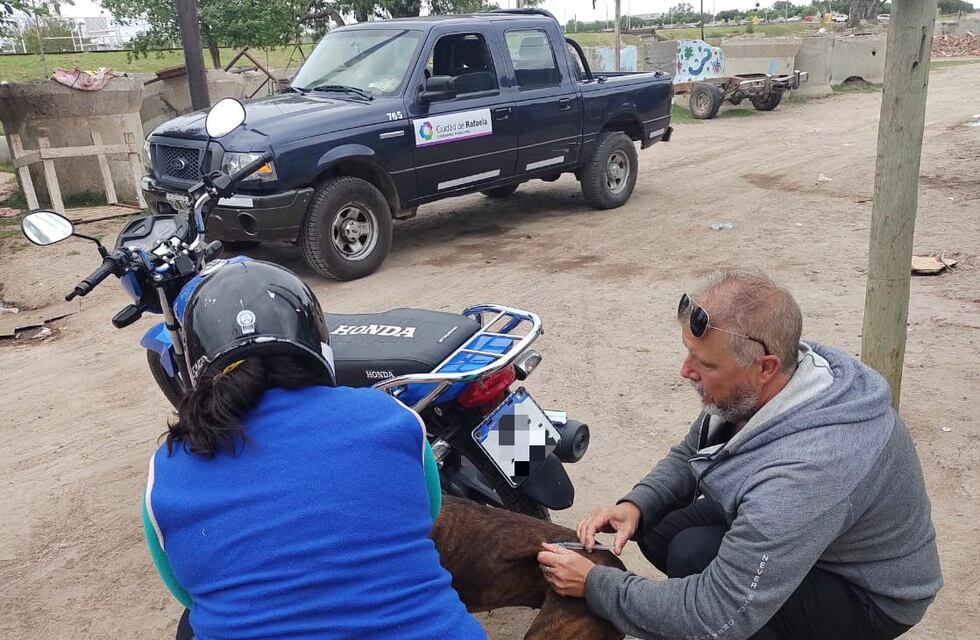 El equipo de Salud Animal y Zoonosis se acercó a barrio Italia