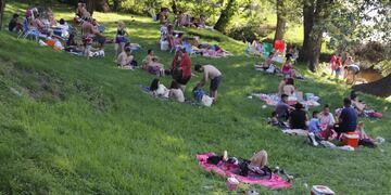 Vacaciones con altas temperaturas en el comienzo del verano. Isla de los Patos 20 diciembre 2021 foto Javier Ferreyra