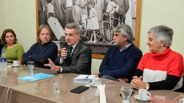 El precandidato a vicepresidente visitó la sede de la Federación Gráfica Bonaerense.