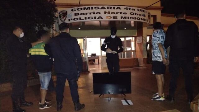 Dos detenidos acusados de robo en una vivienda de Oberá.