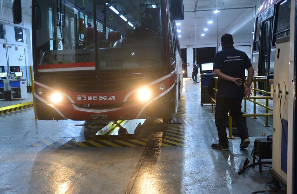 Transporte Urbano en Córdoba: sólo dos colectivos de Ersa pasaron el ITV; y uno chocó