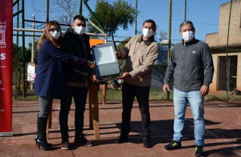 Loreto: se entregaron luminarias LED