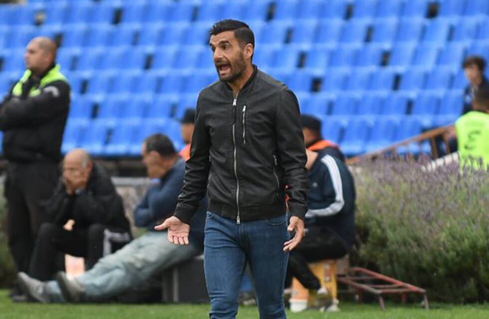 Paulo Ferrari no seguiriá como técnico de San Martín de San Juan