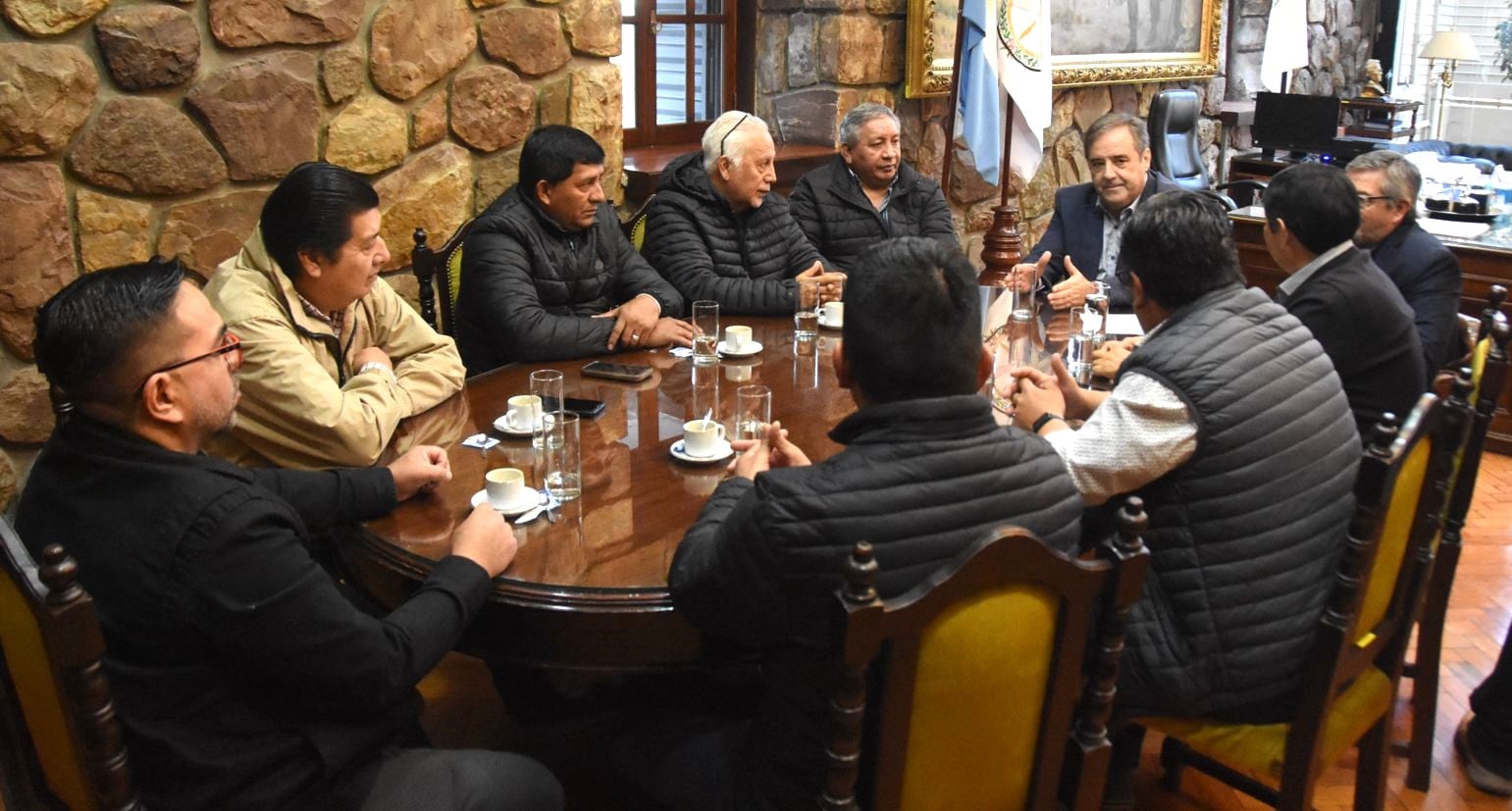 El encuentro que tuvo lugar en la Legislatura fue continuidad de reuniones mantenidas con el vicegobernador Bernis, con foco en la "necesidad" de que la central obrera cuente con "un ámbito de participación" dentro del Gobierno provincial.