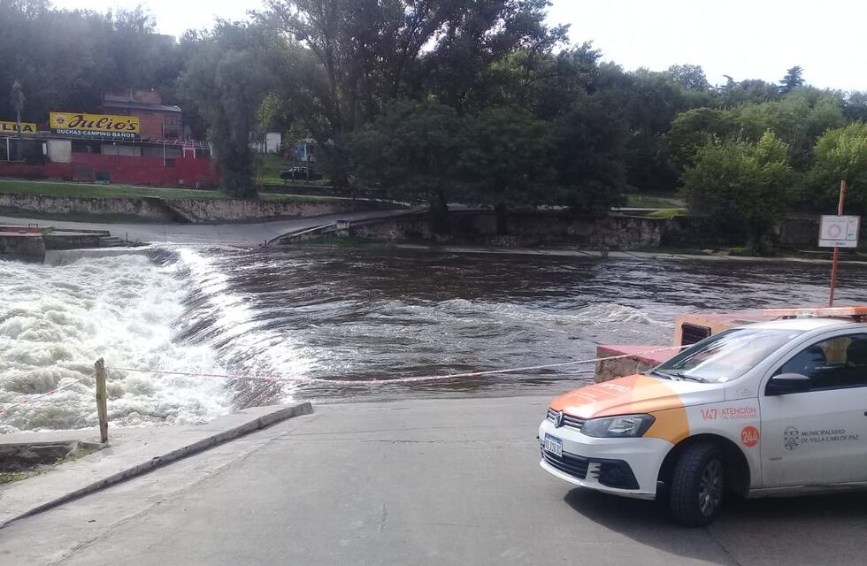 Carlos Paz: ingresa una nueva creciente de dos metros y medio al San Antonio