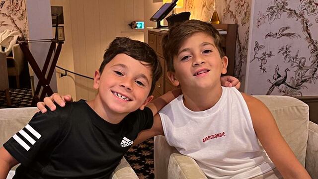 Los pequeños protagonizaron tiernas imágenes alentando a Argentina.