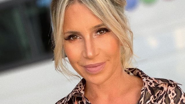 Florencia Peña sorprendió con un cavado body mientras posaba sobre una motocicleta.