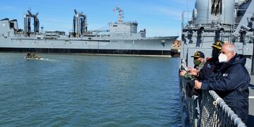 El Ministro de Defensa, Jorge Taiana. visitó la Base Naval Puerto Belgrano, la Base Aeronaval Comandante Espora y varios destinos.