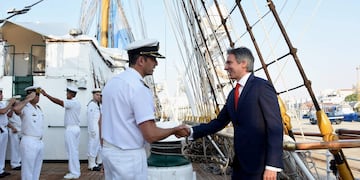 Al mando del puntaltense Capitán de Navío Roberto Ariel Gestoso, la Fragata Libertad arribó a Portugal. (Foto: Gaceta Marinera).