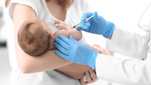 La Justicia obligó a una familia a vacunar a su bebé recién nacido.