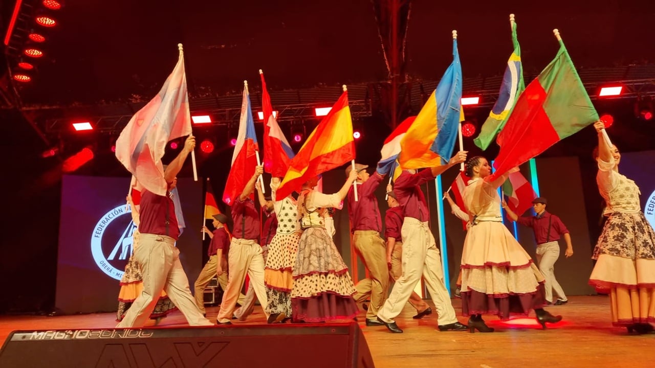 Oberá inauguró la 45ª Fiesta Nacional del Inmigrante en el Parque de las Naciones.