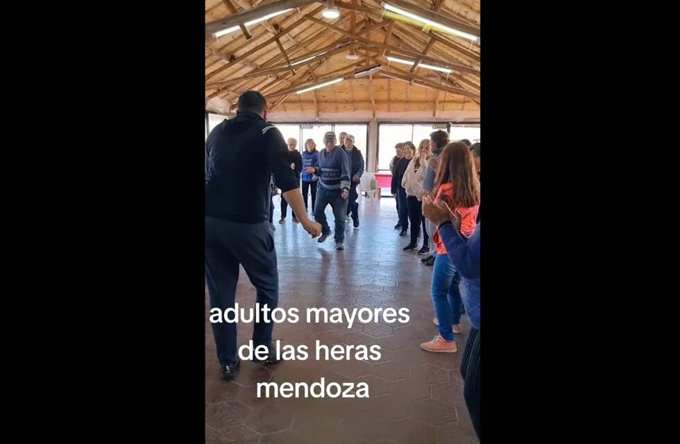 “Rock and roll, nene”: jubilados mendocinos deslumbraron con sus pasos bailables y se volvieron virales