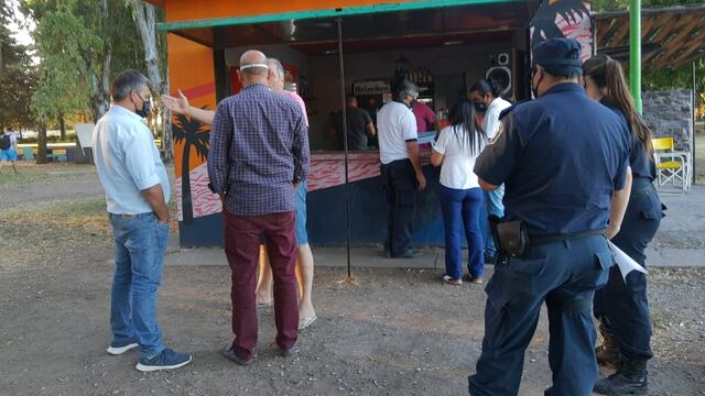 Clausuraron un puesto del Balneario por vender alcohol a menores de edad
