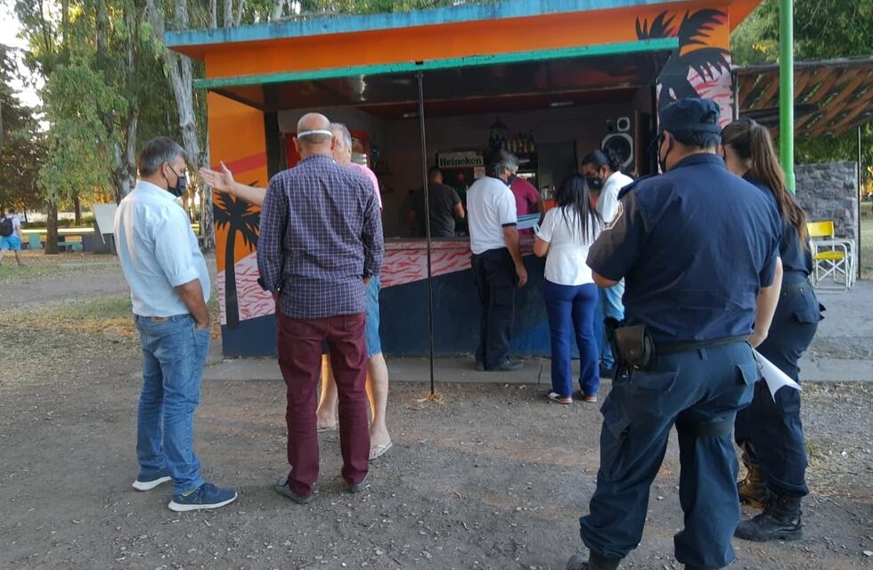 Clausuraron un puesto del Balneario por vender alcohol a menores de edad