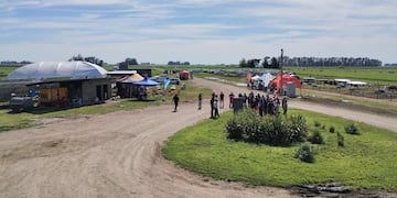 Alumnos de 7mo año de la Escuela Agropecuaria de Tres Arroyos visitaron el tambo La Colorada