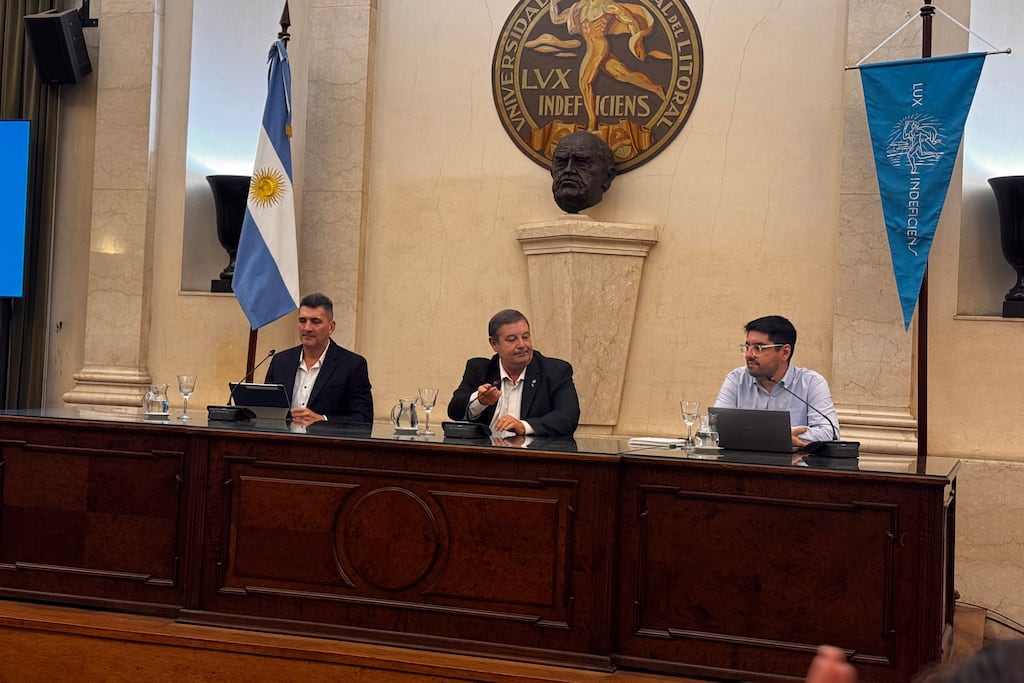 Cinco años de Vía Paraná: capacitación sobre comunicación inteligente e inteligencia artificial en la UNL