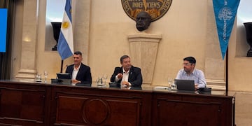 Cinco años de Vía Paraná: capacitación sobre comunicación inteligente e inteligencia artificial en la UNL