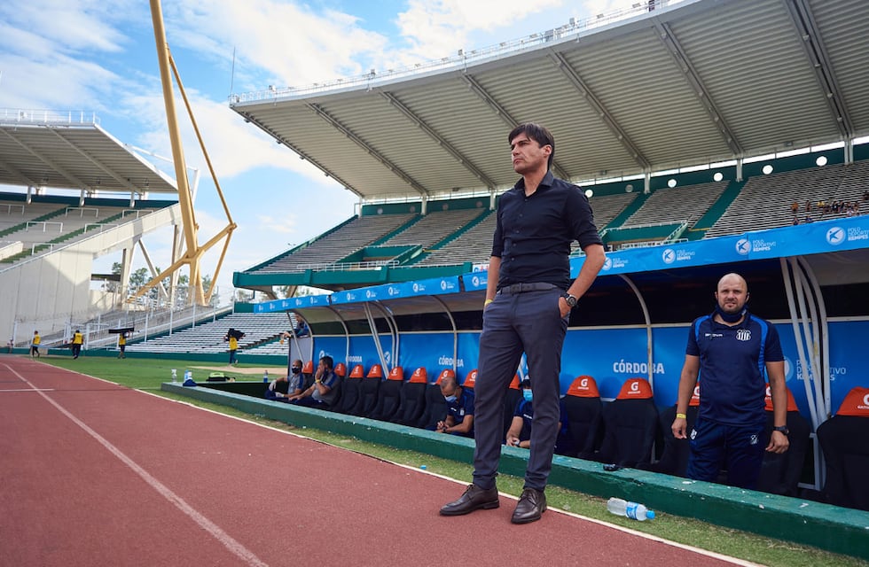 Alexander Medina, DT de Talleres, el mejor de la novena fecha