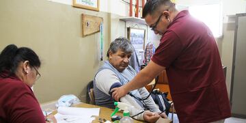 Chequeos integrales para futbolistas mayores: Salud realizó operativos en la Liga de Veteranos.