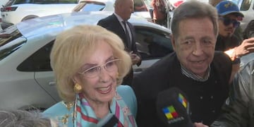 MIrtha Legtand, a sus 98 años, fue a votar este domingo,