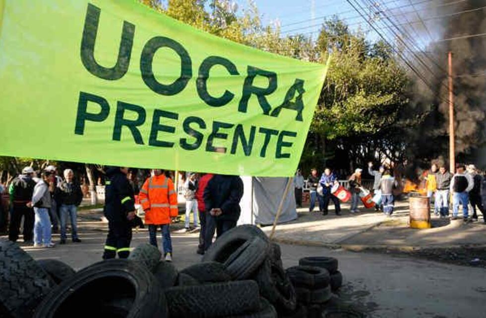 Balearon a un trabajador de la UOCRA durante una manifestación en La Plata y acusan al grupo del “Pata” Medina