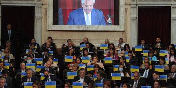 El presidente Alberto Fernández condenó este martes “la invasión rusa” a Ucrania y pidió un minuto de silencio por las víctimas de la guerra y de la pandemia de Covid-19, con la cual el mundo aún está “luchando”.