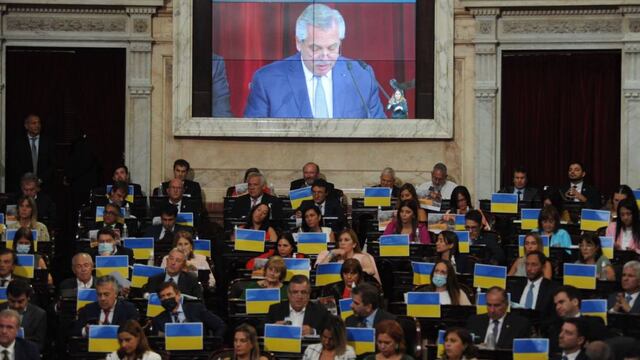 El presidente Alberto Fernández condenó este martes “la invasión rusa” a Ucrania y pidió un minuto de silencio por las víctimas de la guerra y de la pandemia de Covid-19, con la cual el mundo aún está “luchando”.