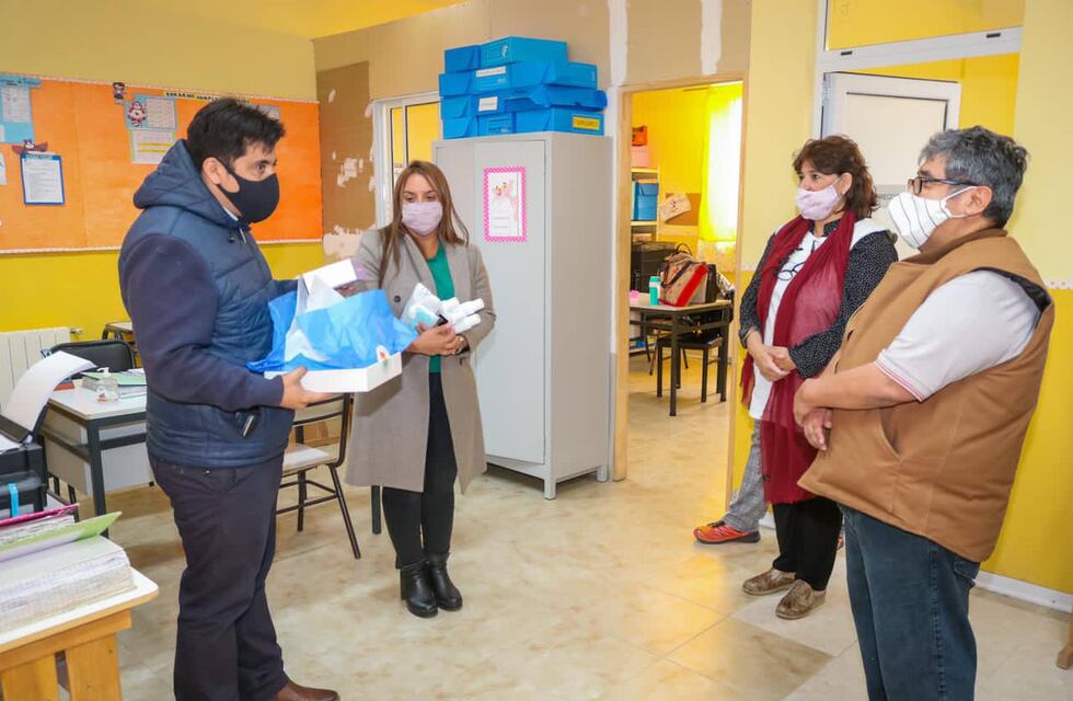 Harrington y Freites visitaron escuelas en Tolhuin