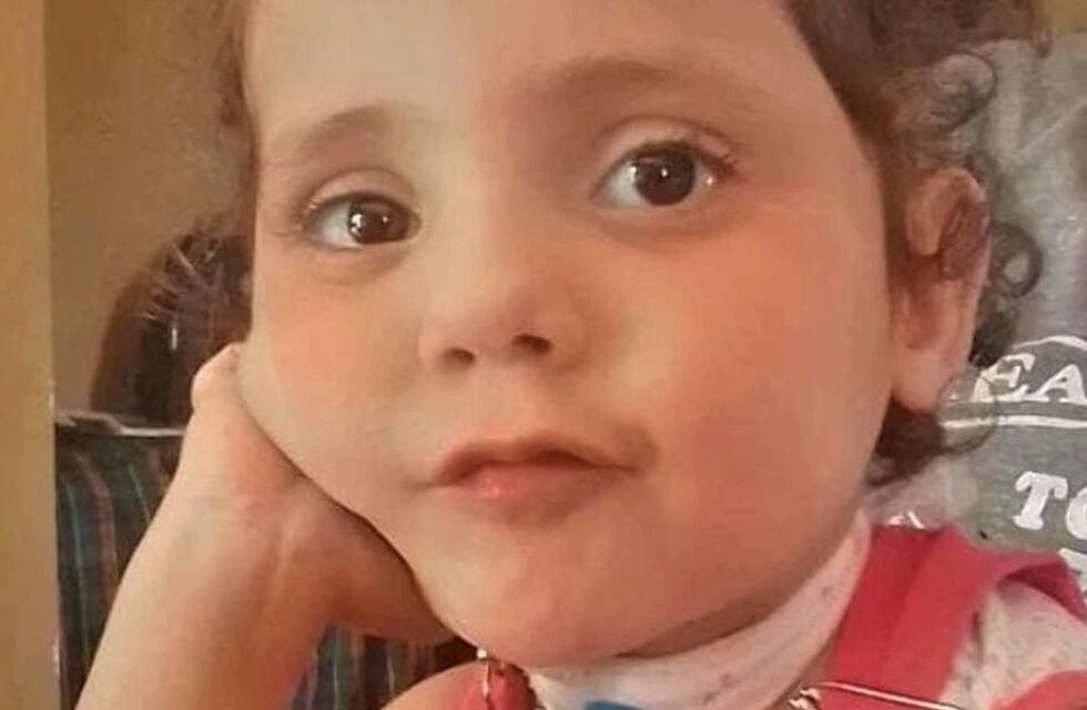 Azul, la niña que perdió a su mamá en el parto y necesita ayuda para operarse