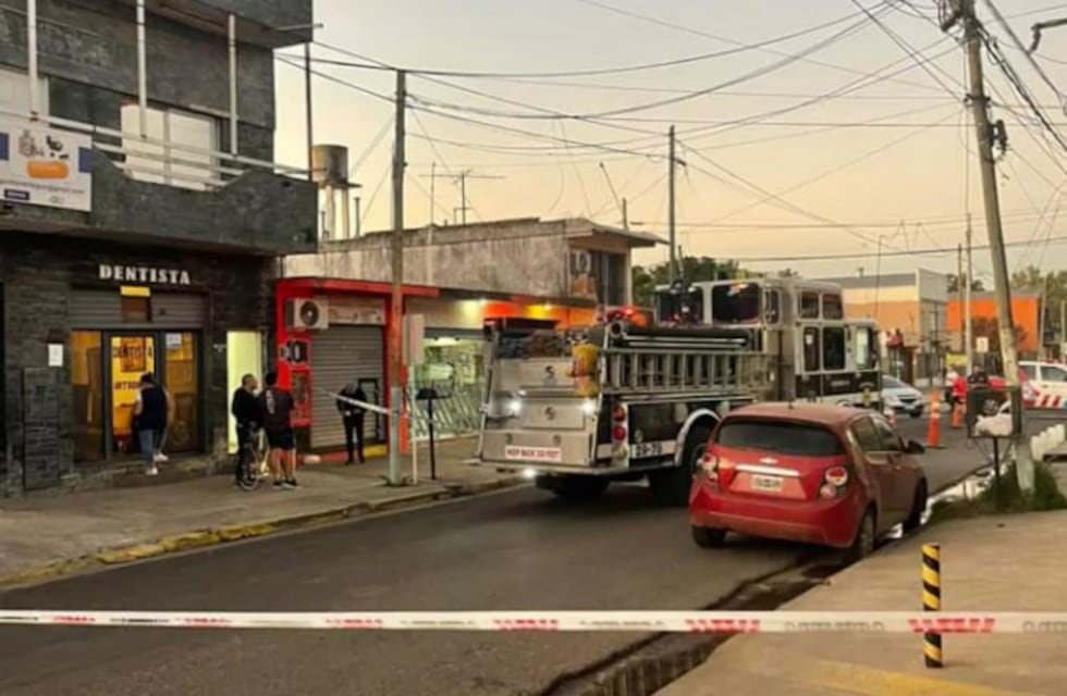Desgracia en Escobar: una joven murió cuando se le cayó un poste de luz encima