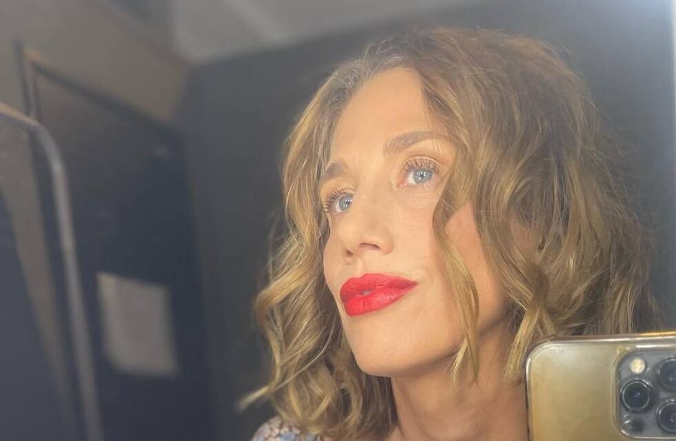 Glamour en el Luna Park: Alina Moine estrenó un vestido rojo fabuloso