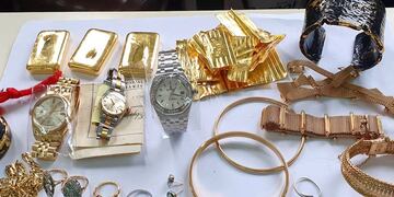 Detuvieron a una azafata en Ezeiza por intento de contrabando.