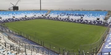Por primera vez en 10 años, el estadio sanjuanino pintó sus tribunas.