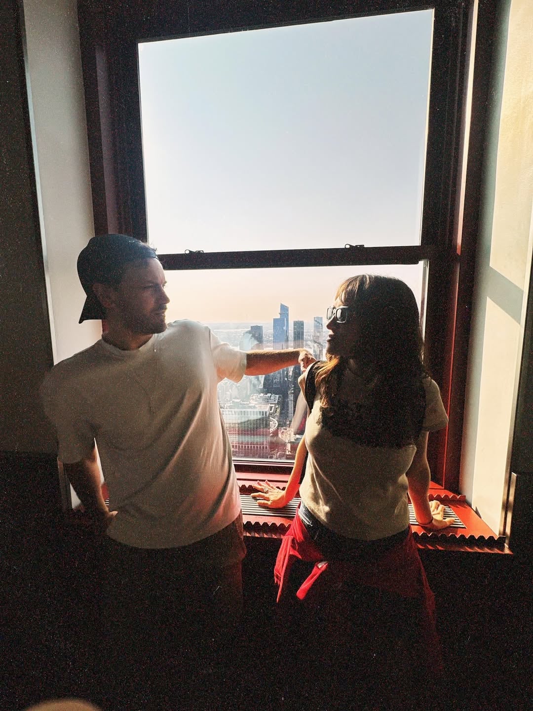 La pareja se sigue mostrando en las redes sociales.
