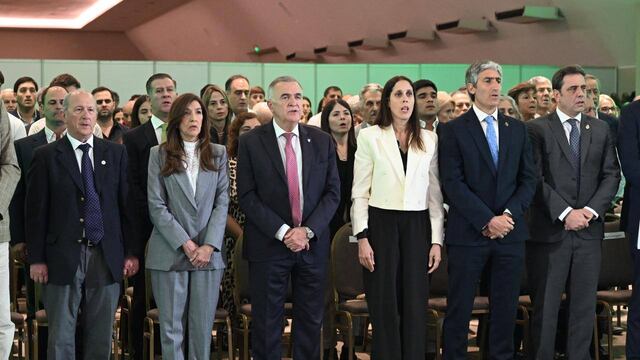 Estuvo el gobernador Osvaldo Jaldo y los ministros nacionales, Lisandro Catalán, y Federico Sturzenegger.