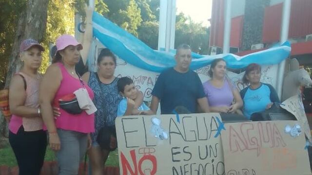 Usuarios de la CEEL de Eldorado se manifestaron por los cortes reiterados de los servicios.