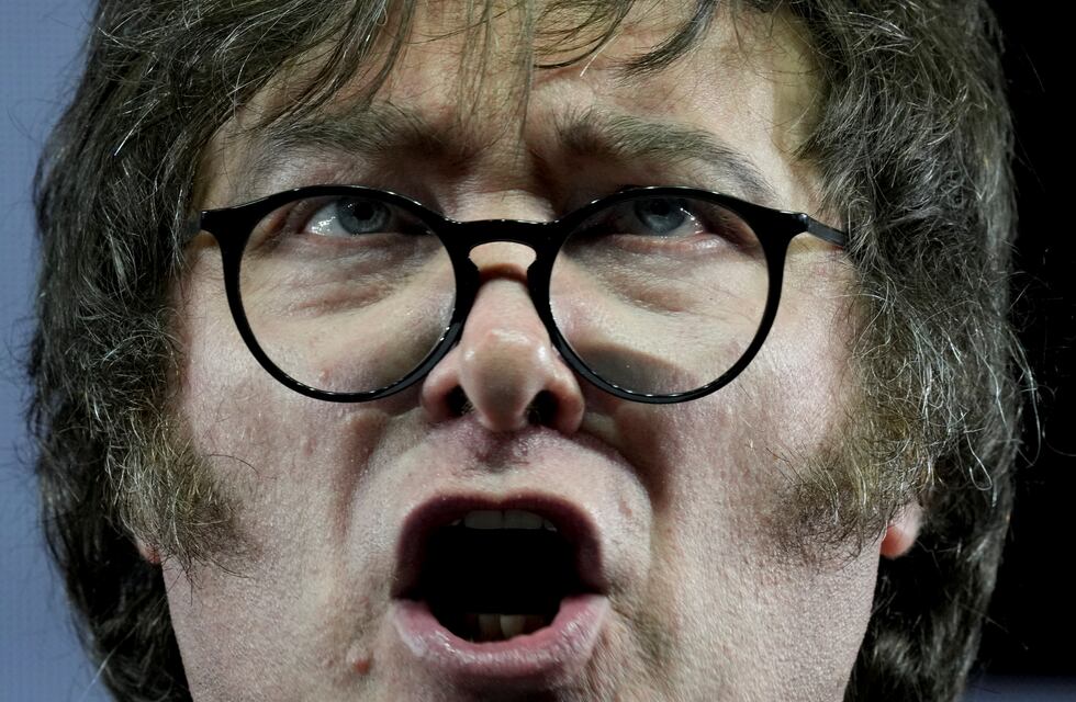 Javier Milei: “Si la inflación de diciembre es del 30% es un numerazo y a Caputo hay que llevarlo en andas”