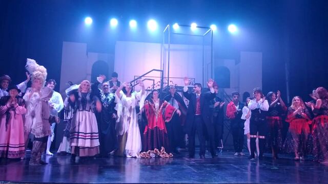 "El conde Drácula", fue la obra con la que el Taller Municipal de Adultos cerró el año.