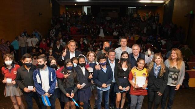 Jaldo entregó más de 1500 ejemplares del Boleto Estudiantil Gratuito en Lules