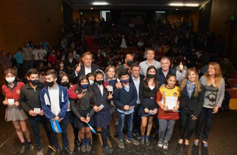 Jaldo entregó más de 1500 ejemplares del Boleto Estudiantil Gratuito en Lules