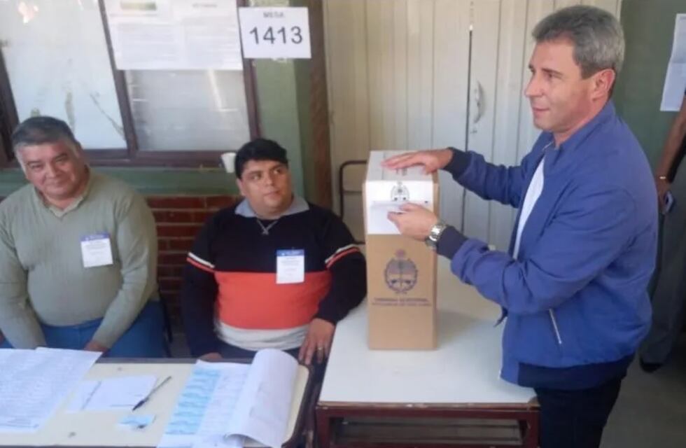 Elecciones de San Juan: Uñac votó y expresó su desacuerdo con el fallo que le impide su reelección