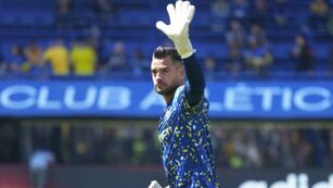 Luego de perder el Superclásico, así reaccionó el Chiquito Romero con un hincha.
