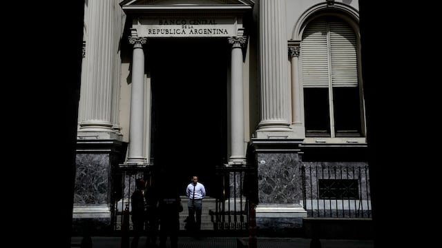 Ingresó el dinero del FMI y el dólar se mantuvo estable en el mercado financiero (AP Foto/Natacha Pisarenko, Archivo)