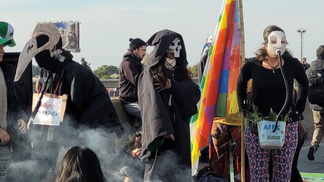 La manifestación a favor de una ley de humedales comenzó a las 15 y el tránsito se normalizó cerca de las 19.